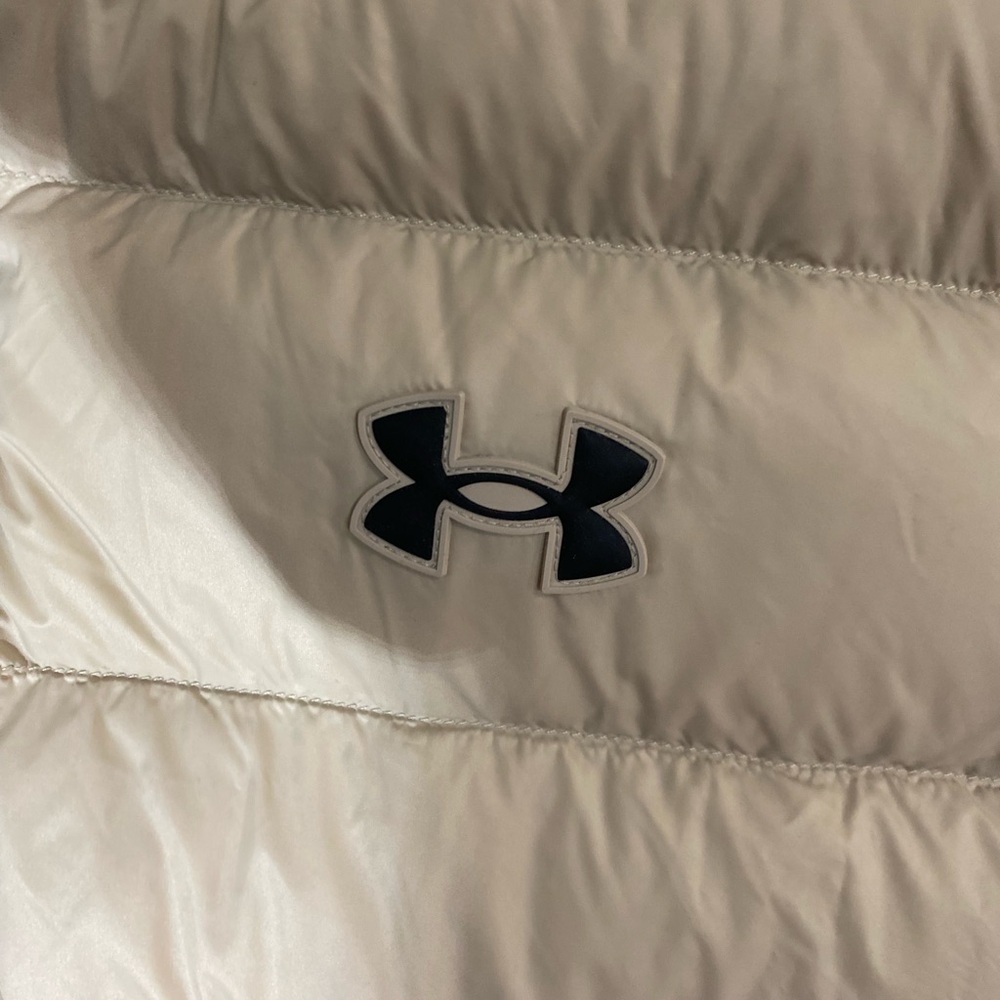 Under Armour Men’s Tan Puffer Vest with Black Trim - Picture 8 of 8